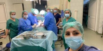 Në Spitalin e Pejës kryhet operimi i rrallë te një paciente e re