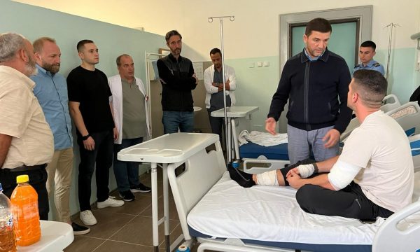 Memli Krasniqi viziton policin e plagosur sot: Mirënjohje e falënderim