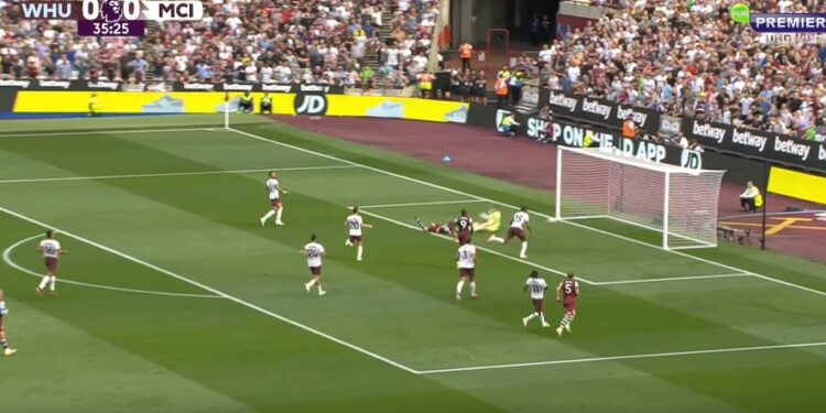 West Ham ‘befason’ Cityn, kalon në avantazh pak para fundit të pjesës së parë