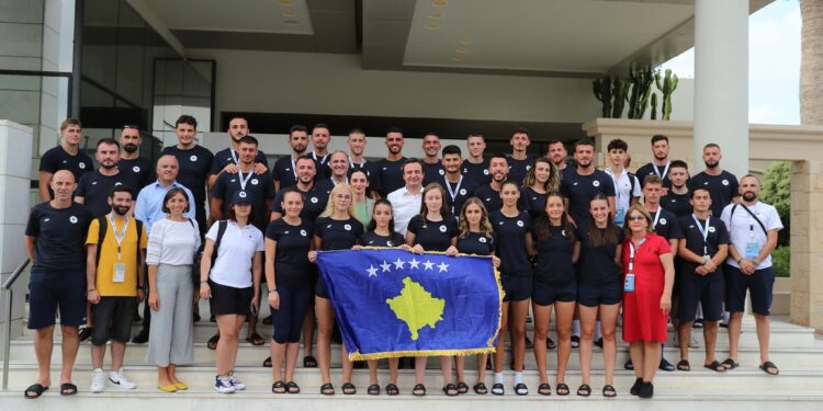Kurti viziton ekipin e Kosovës që ndodhet në Heraklion të Greqisë për Lojërat Mesdhetare në rërë