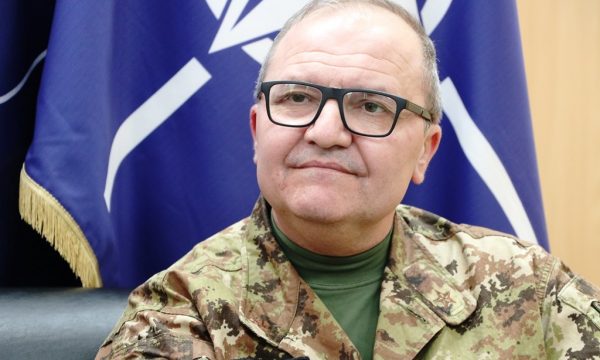Komandanti i KFOR-it: Veç një zgjidhje politike Kosovë-Serbi mund të sjellë paqe e stabilitet të pakthyeshëm