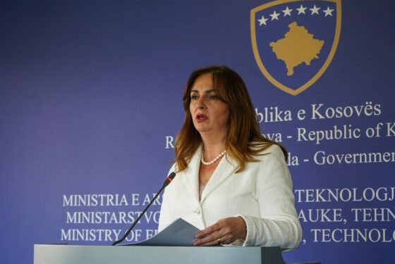Ministria e Arsimit ndan bursa në vlerë 500 euro për nxënësit e drejtimeve deficitare