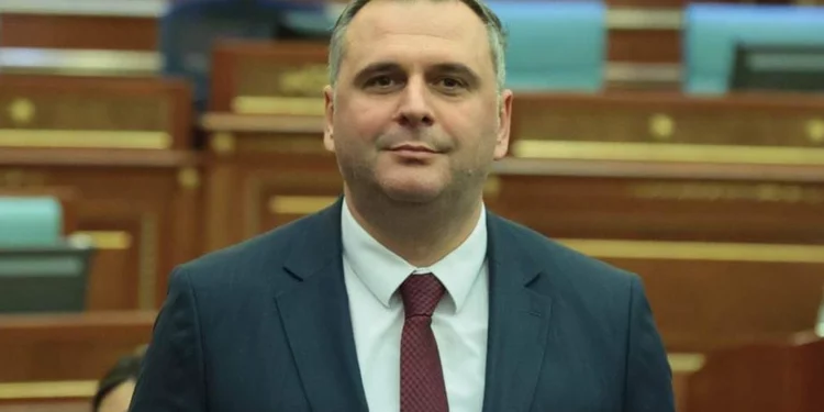 Bajqinovci ironizon me LDK-në: “Rruga e Re” pa Kurtin, është veç rruga për Prapashticë