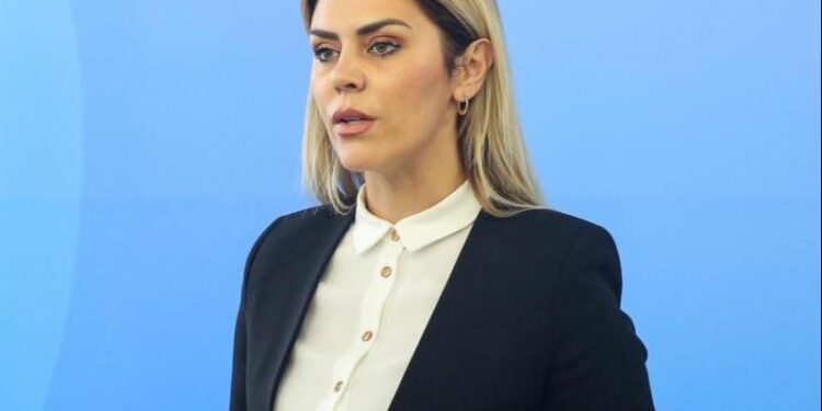 “I mori 2500 euro pa shkuar në Komision”, Blerta Deliu padit Albulena Haxhiun për shpifje