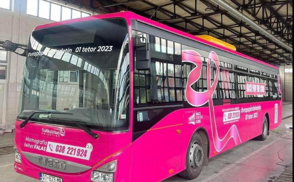 Autobusi rozë nis sot rrugëtimin në rrugët e Prishtinës duke ofruar mamografi falas