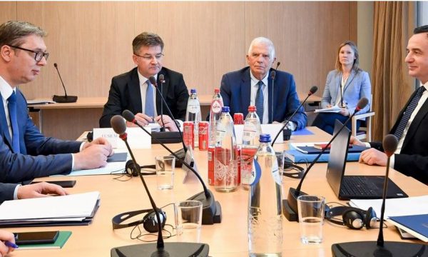 Takim i ri Kurti-Vuçiq: Shpresë për kthesë në Bruksel