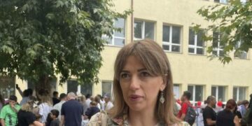 Ministrja e Drejtësisë e dërgon djalin në shkollë, tregon sa i kushtuan librat