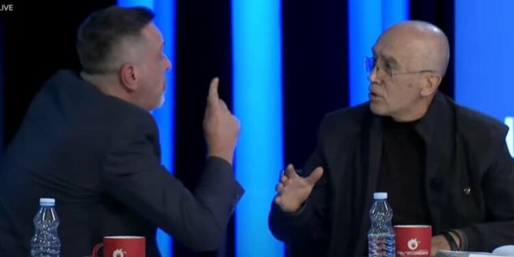 “Në fyt kam m’e shkelë”, Përplasje e madhe mes Astrit Gashi dhe Afrim Cakajt pasi i tha “i ke fjalët e Serbisë”, Panduri e përzë nga studio