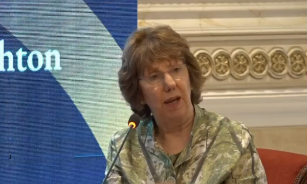Ashton: S’kisha pse të kaloja orë të tëra për Serbinë e Kosovën, e bëra sepse besova – këtë po e bën edhe Borrell e Lajçak