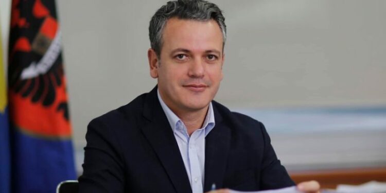 Arben Gashi: LDK nuk kallë shtëpi e vetura, nuk gjuan gaz lotsjellës si VV-ja