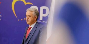 Hamiti: Qeveria dhe Vetëvendosje po thonë se sanksionet erdhen shkaku i politikave të mira të Kurtit