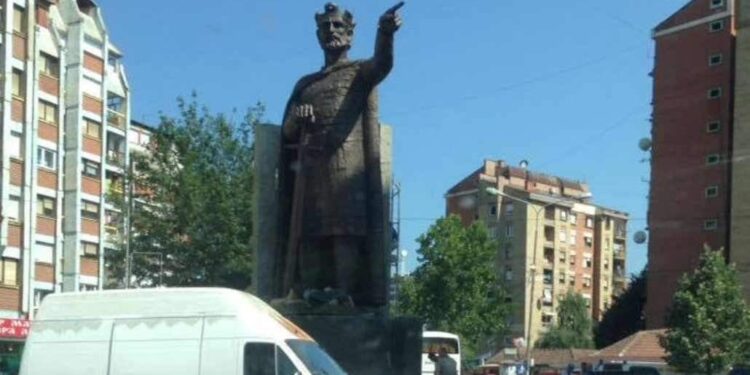 LAJMI I FUNDIT: Gjendet një mjet shpërthyes në veri të Mitrovicës, policia në vendngjarje