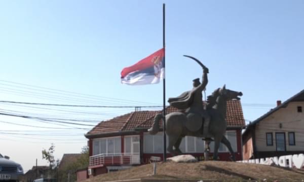 Graçanica i bindet Listës Serbe, ulë flamurin në gjysmë shtizë