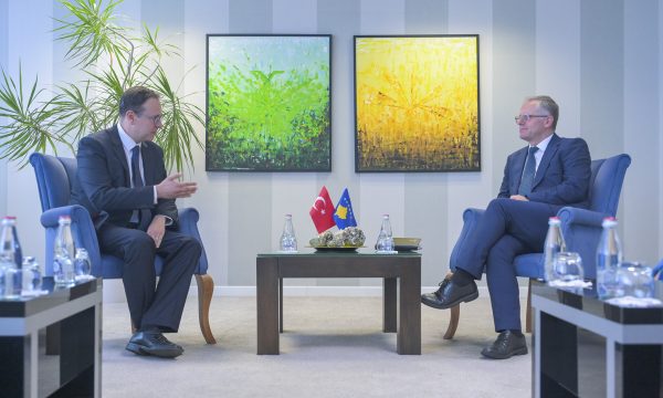 “Turqia e mbështet Kosovën pas këtij sulmi”, Bislimi pret në zyre ambasadorin turk