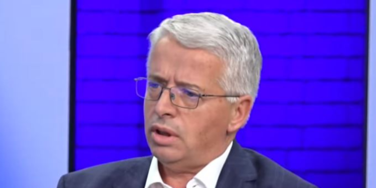 Ish-ministri shqiptar: Serbia është armatosur rëndë, e ka detyrë kushtetuese ta rimarrë Kosovën