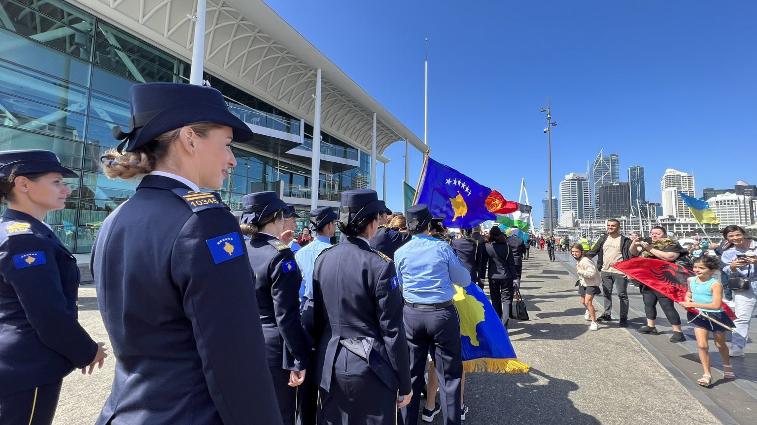 Policet e Kosovës parakalojnë në Paradën e Kombeve në Zelandë të Re