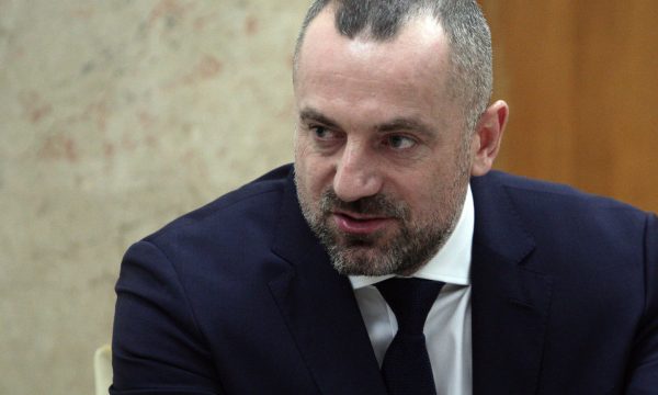 Radojiçiq sot do t’i drejtohet publikut, letrën ia lexon avokati i tij