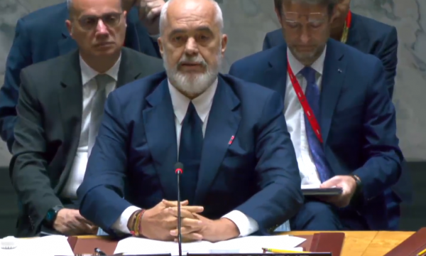 Përfaqësuesit të Rusisë i pengon Bujar Osmani, Edi Rama e ngacmon pak: Po është shqiptar