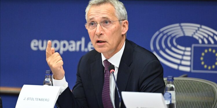 Stoltenberg: Po punojmë dorë për dore me BE-në në Kosovë dhe Ballkanin Perëndimor