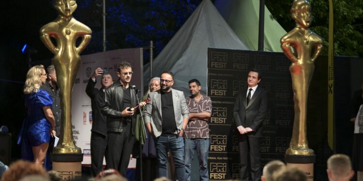Kurti ndan çmimin kryesor “Vjosa Berisha” për filmin më të mirë në edicionin e 15-të të festivalit të filmit PriFest