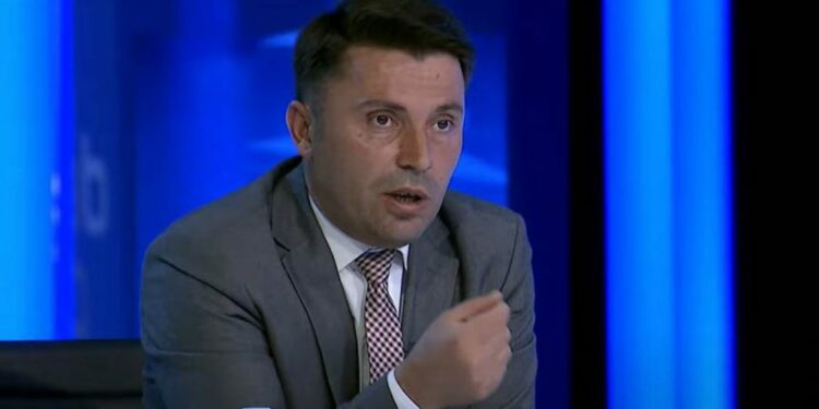 Rrustemi i reagon Tahirit: Edhe kolegët tu thoshin edhe mu qu Adem Jashari ju s’mundi me i marrë 50%