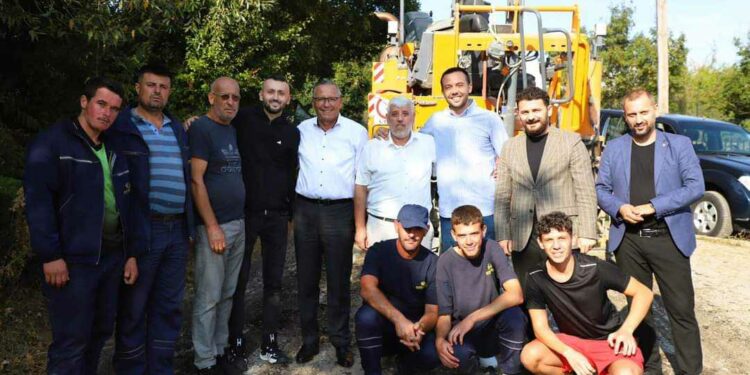 Nis asfaltimi i rrugës që lidh tre fshatra në Shalë të Bajgorës