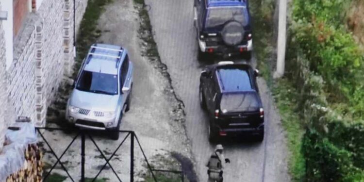 Ekskluzive: Policia konfiskon disa automjete të grupeve kriminale në Banjskë