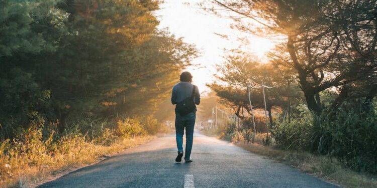 Vetëm gjysmë ore në ditë: Gjashtë arsye pse duhet ta nisni mëngjesin me një shëtitje