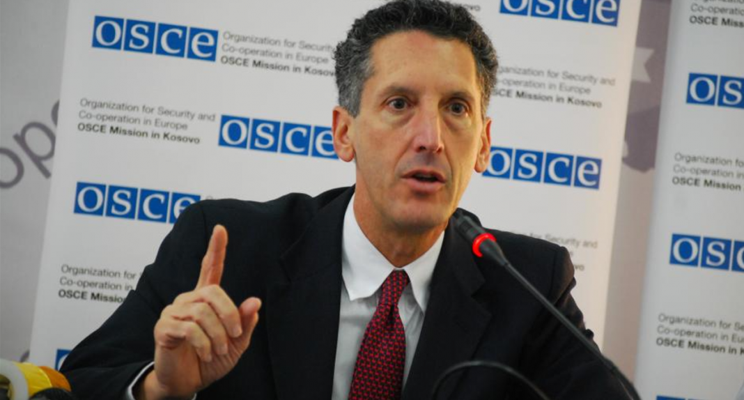 Serbia dërgon ushtrinë përreth Kosovës, Joseph kritikon Hillin dhe Ambasadën për mosreagim