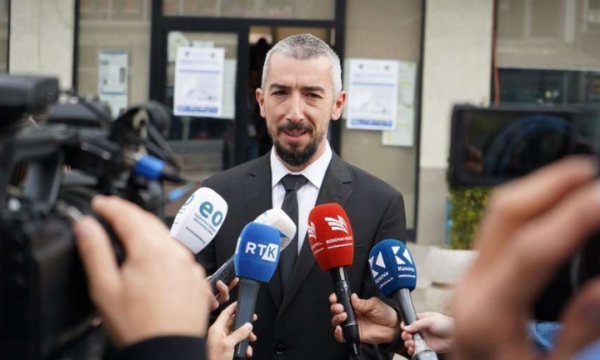 Atiq thotë se nuk do japë dorëheqje edhe nëse peticioni për largim dështon