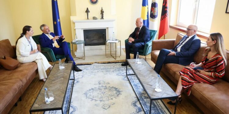 Haradinaj e pret në takim shefin e ri të EULEX-it