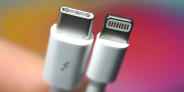 iPhone i ri, karikues i ri: Apple i bindet rregullave të BE-së