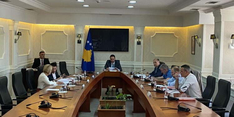 Mblidhet Kryesia e Kuvendit, në rend dite interpelanca e Kurtit