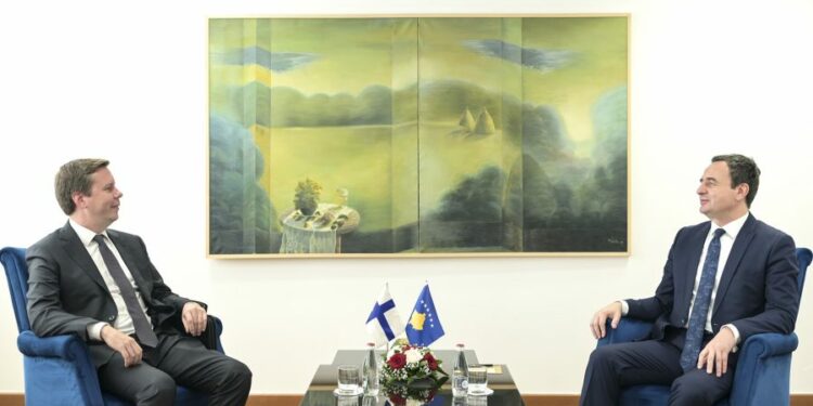 Kurti e takon ambasadorin finlandez, flasin edhe për zhvillimet e fundit në dialogun me Serbinë