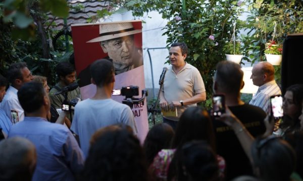 Kurti viziton ‘Hardh Fest’, merr pjesë në orën poetike për Xhevdet Bajrën