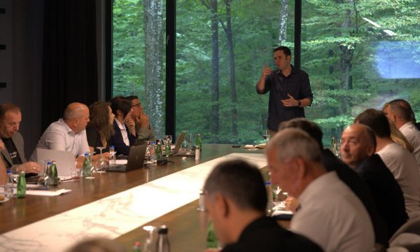 Takimi i fshehtë larg mediave dhe publikut – pse është mbledhur LDK-ja?