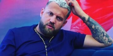 Luizi ndikon edhe te nxënësit, publikon fotografi të bankës shkollore e mbushur me emrin e tij