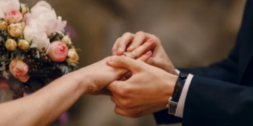 Çifti i njohur “rimartohet” në 10-vjetorin e martesës, dalin fotot