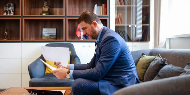 Krasniqi: Shën Tereza, shembull frymëzues se si dashuria dhe mirësia ndryshojnë botën për të mirë