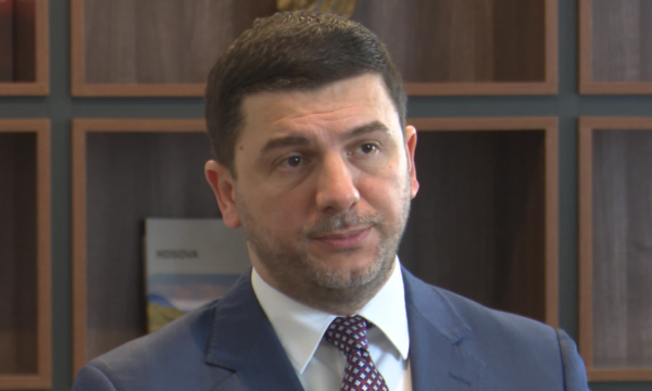 Krasniqi uron vitin e ri shkollor: Ky fillim u shoqërua me zhgënjimin që erdhi nga dështimi i Qeverisë me librat