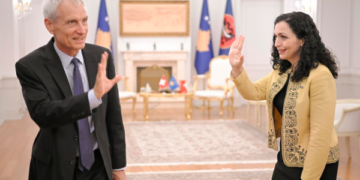 Osmani në takim lamtumirës e njofton ambasadorin e Zvicrës, Thomas Kolly për sulmin terrorist në veri