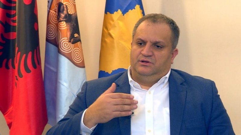 Shpend Ahmeti kritikon qytetarët që publikuan trupat e vdekur të terroristëve serbë