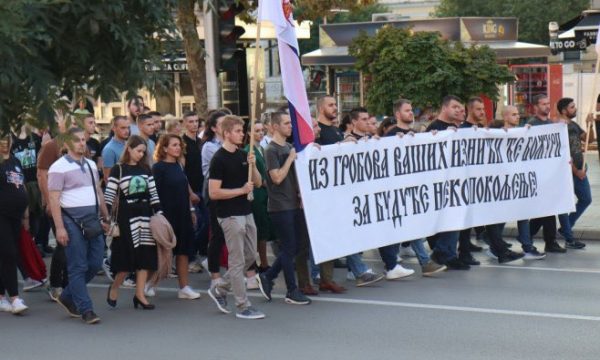 Republika Srpska i nderon me marsh e qirinj terroristët e vrarë