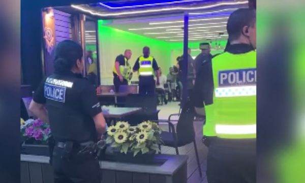 Pamje – Anglia gjueti shqiptarëve ilegalë në bare e restorante