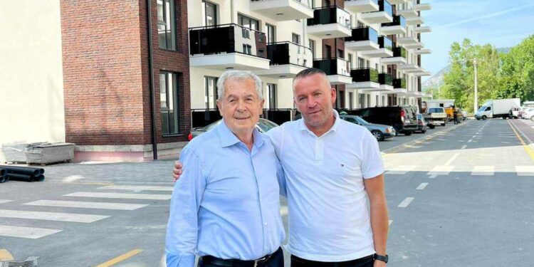 Kompleksi më i mirë banesor “AMINA” në Mitrovicë, vizitohet nga ish-kryetari, Kastrati