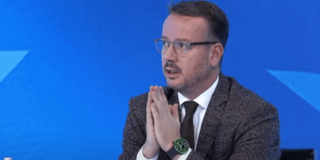 “Vetëm koha, vendi dhe rrethanat dallojnë”, Kajtazi: Ai që ka ngjashmëri me Hitlerin është Albin Kurti