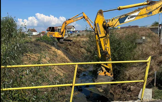 Në Vushtrri bëhet zgjerimi i lumenjve për të shmangur mundësinë e vërshimeve