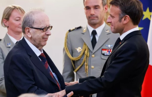 Kadare flet për herë të parë pas dekorimit nga Macron: Kosova është Shqipëri