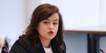 Kryetarja e OSHP-së punësoi dajën si shofer personal