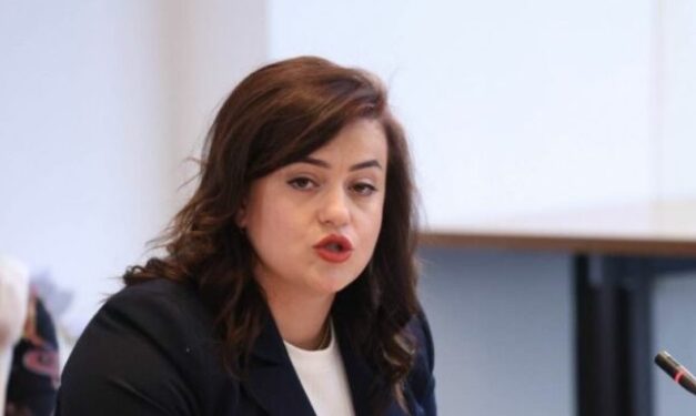 Kryetarja e OSHP-së punësoi dajën si shofer personal